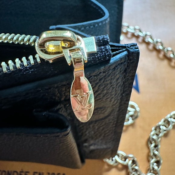 100% Authentic Louis Vuitton: Vavin Chain Wallet-Black MNG - Picture 7 of 13